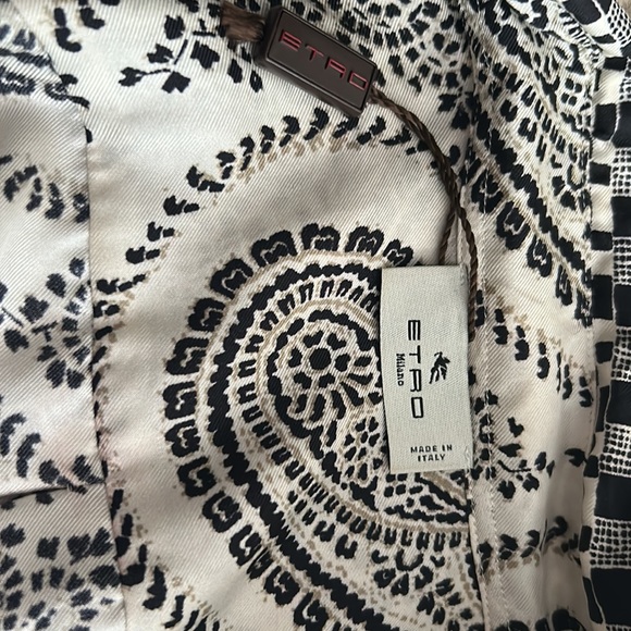 Authentic ETRO 100% silk, button-down, long-sleeve blouse w/button cuffs. - Picture 5 of 10